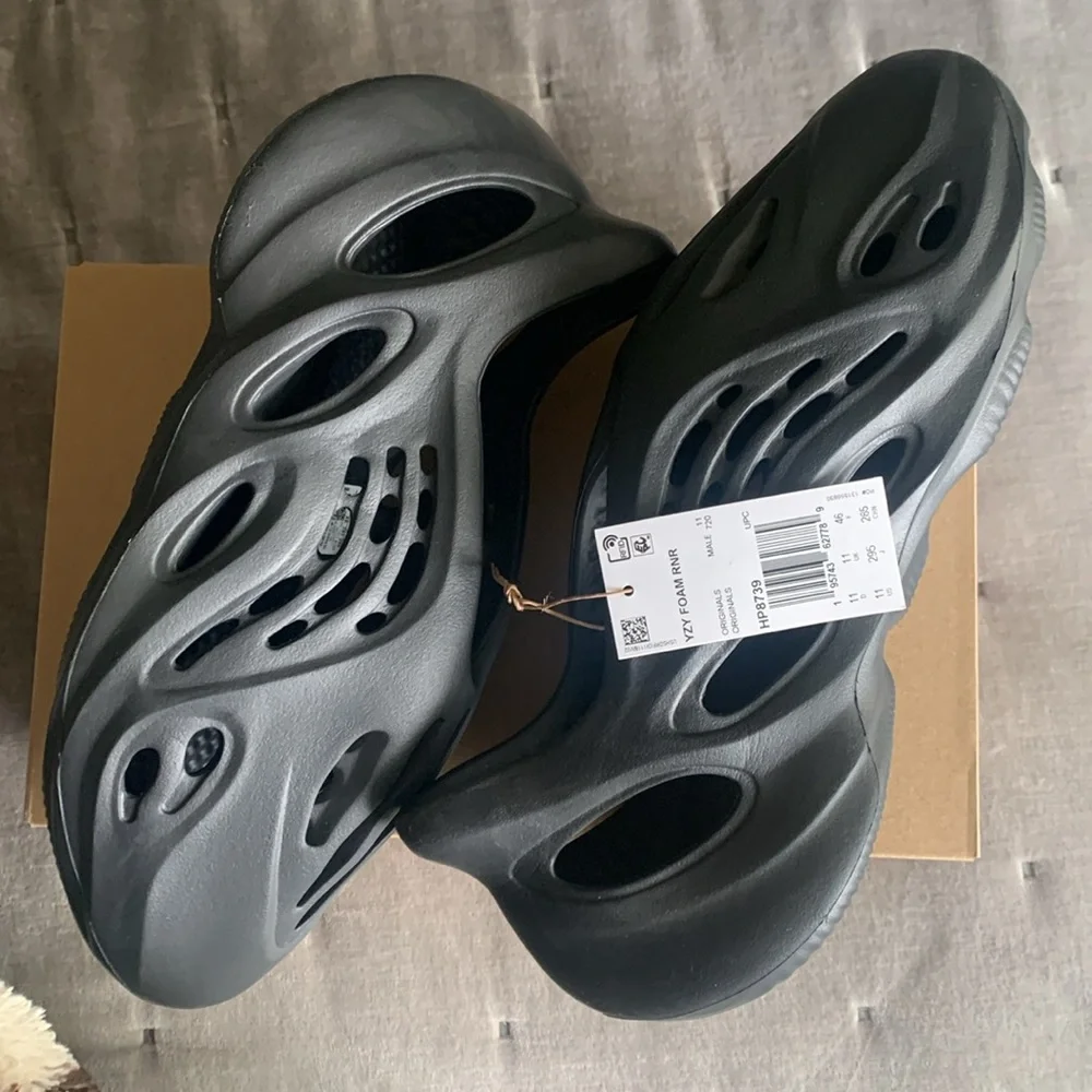Yeezy Foam RNR - Picture 10 of 10